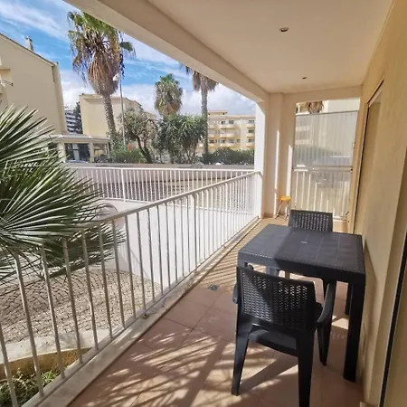 Fantastic 2 Bedroom Near *